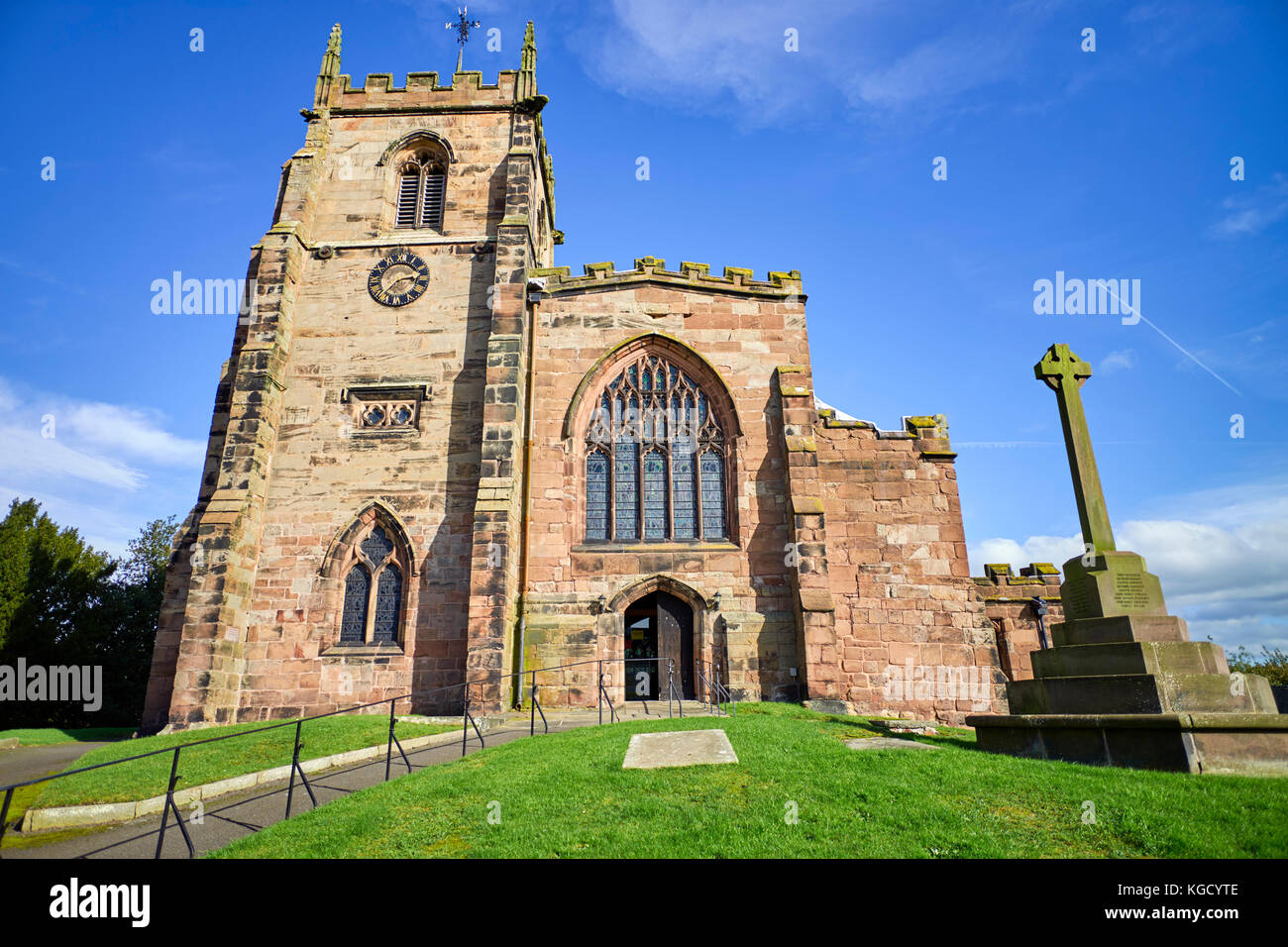 Looking up to St James’ Church in Audlem, Cheshire Stock Photo