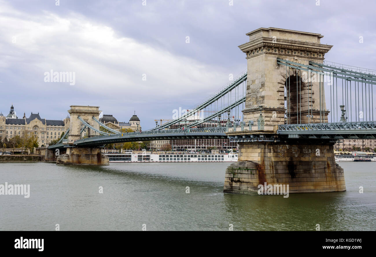 The Chain Bridge Szechenyi Lanchid in Budapest. Budapest, Hungary. Stock Photo