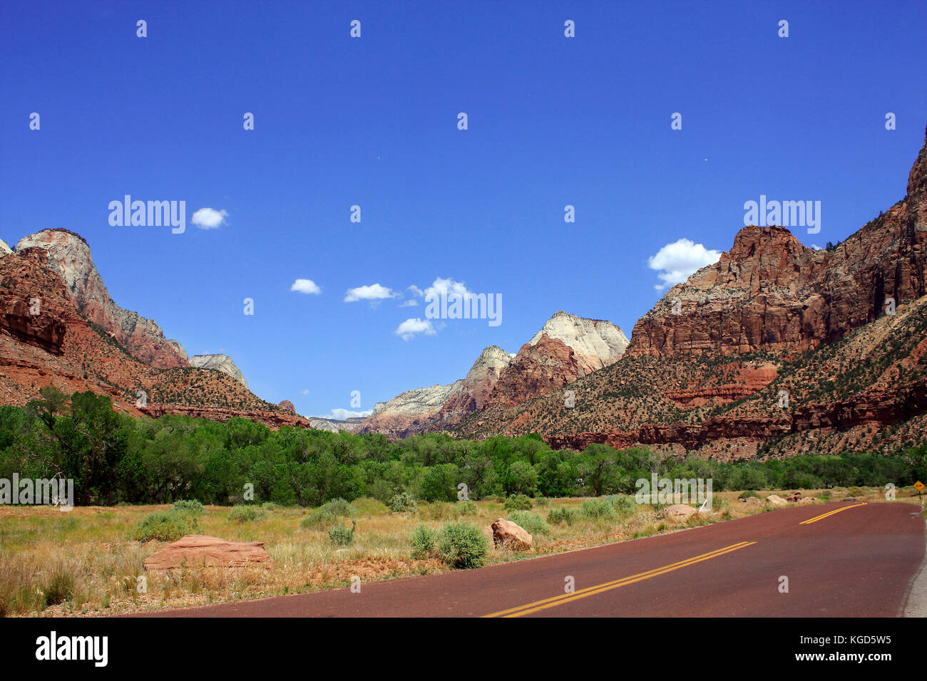 majestic mountain ranges of Zion national park Stock Photo - Alamy