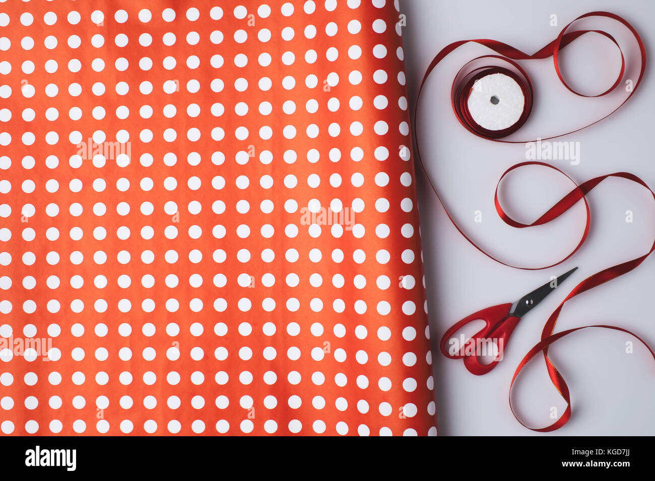 wrapping paper and ribbon Stock Photo - Alamy