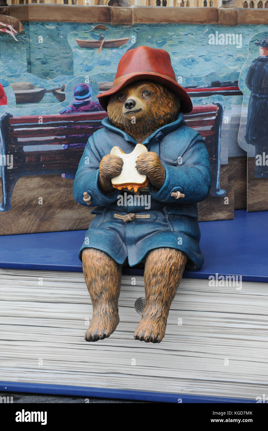 Sadiq Khan Hugh Bonneville Paddington Bear Launch Of Paddington S Pop Up London In Partnership With Studiocanal And Visitlondon Com Stock Photo Alamy