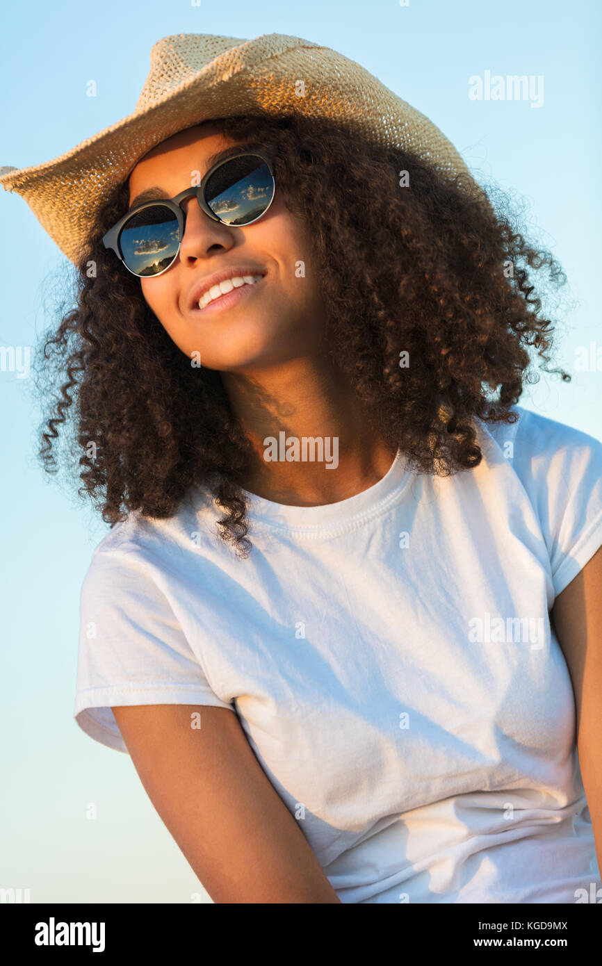 White teen girl wearing cowboy hat hi-res stock photography and images ...