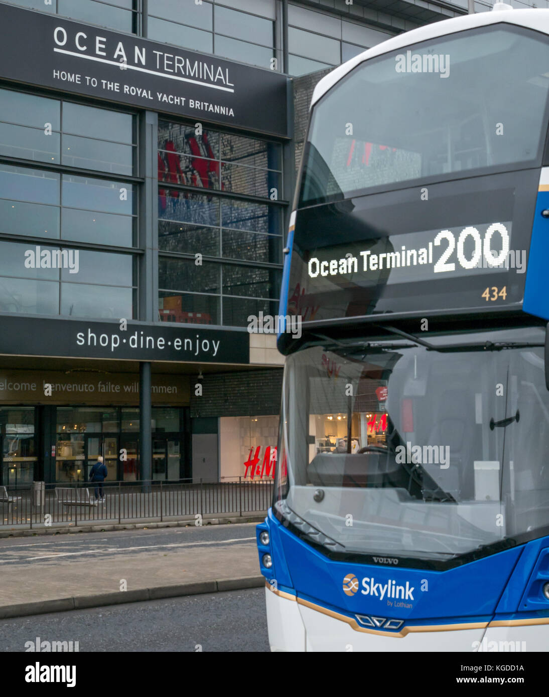 Number 200 Lothian Skylink bus at Ocean Terminal shopping mall entrance.  Skylink service route runs from Ocean Terminal to Edinburgh Airport Stock  Photo - Alamy
