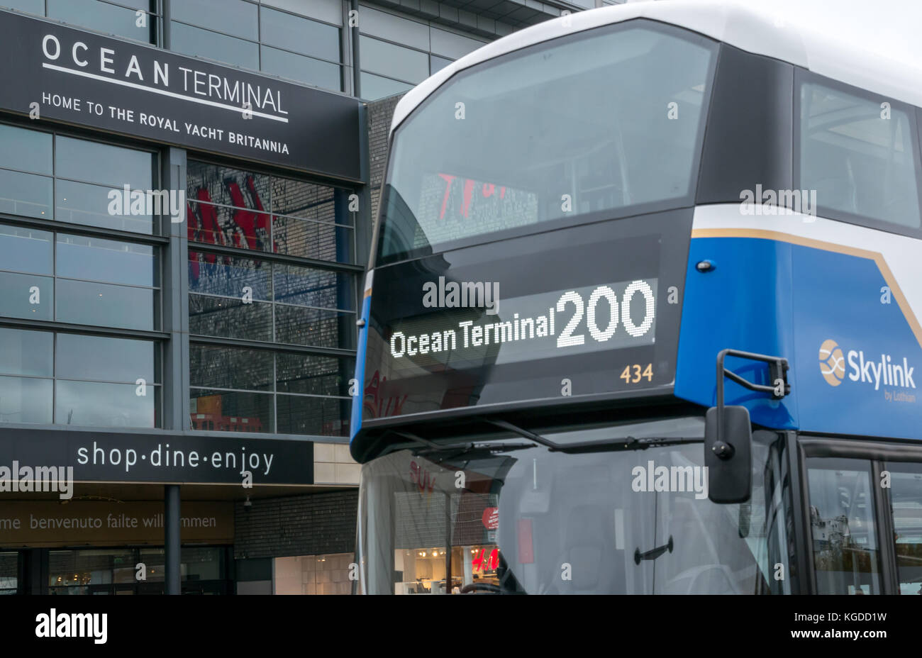 Number 200 Lothian Skylink bus at Ocean Terminal shopping mall entrance. Skylink service route runs from Ocean Terminal to Edinburgh Airport Stock Photo