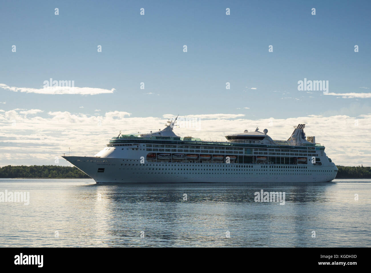 Royal Caribbean's cruise ship "Grandeur of the Seas" entering Halifax