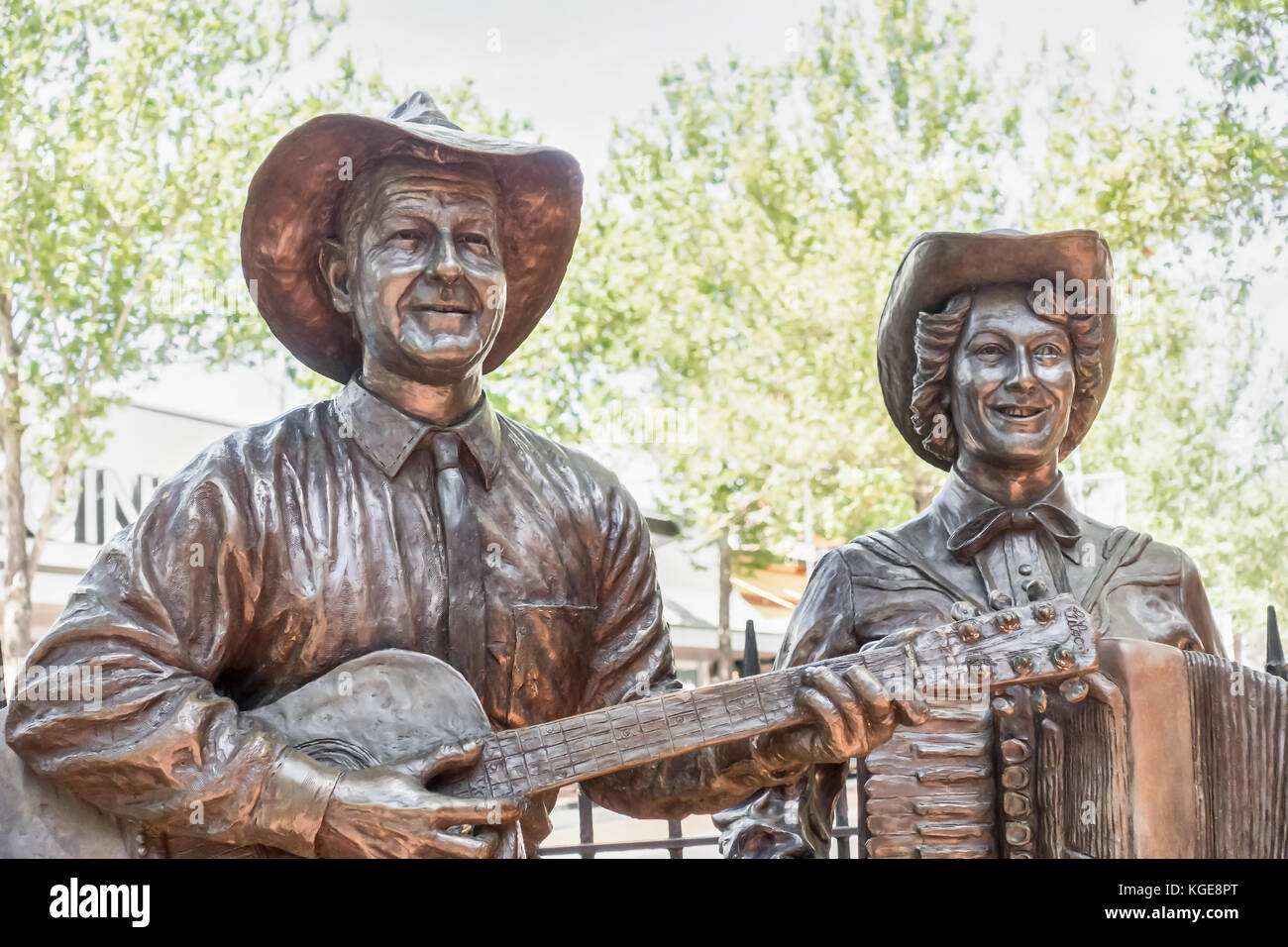 Close up of Statues of Slim Dusty (David Gordon Kirkpatrick) and his wife Joy McKean on Peel Street Tamworth Australia. Stock Photo
