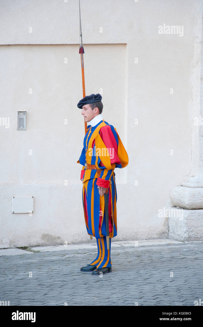 Swiss Guard in Vatican Stock Photo - Alamy