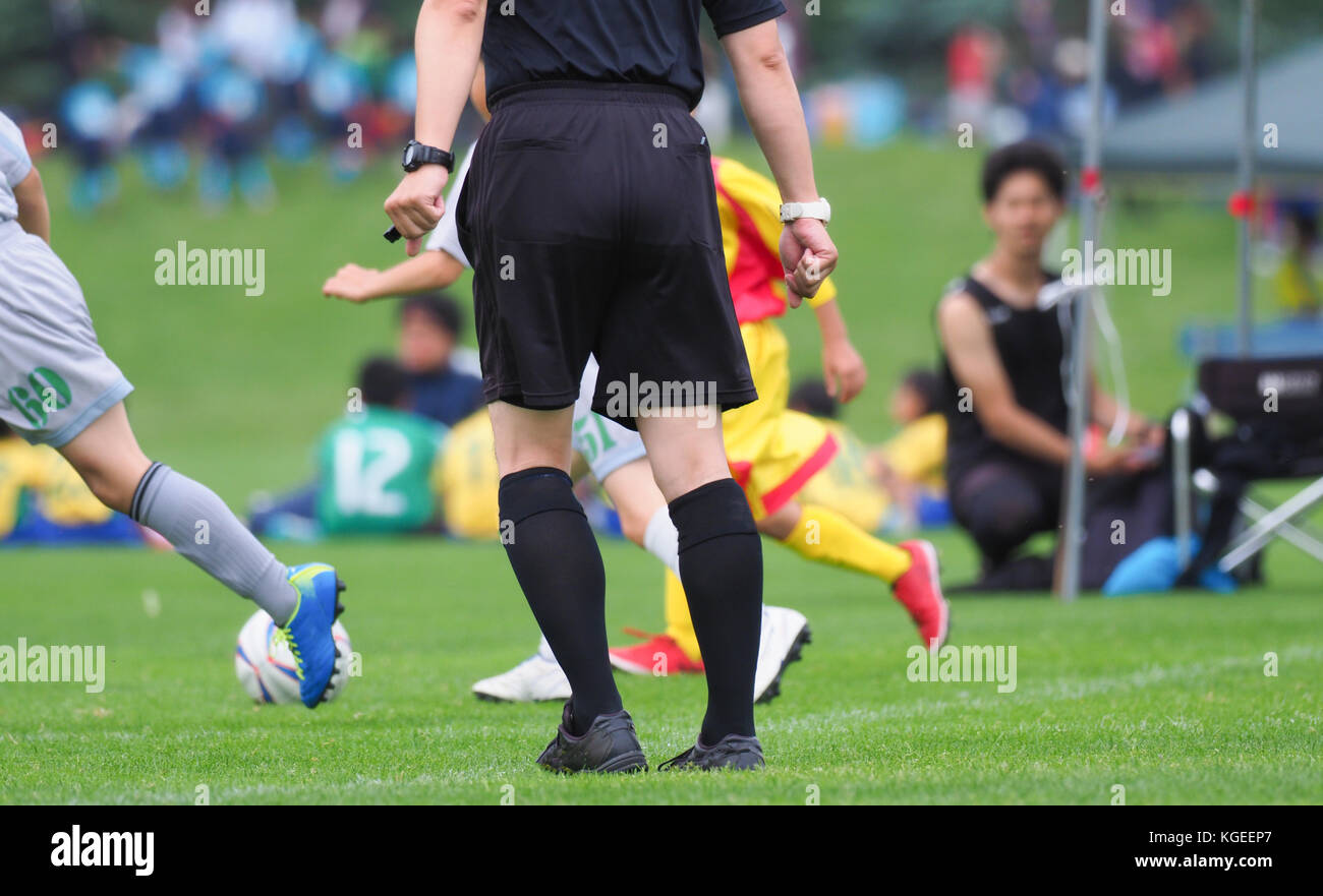 Female referee soccer hi-res stock photography and images - Alamy