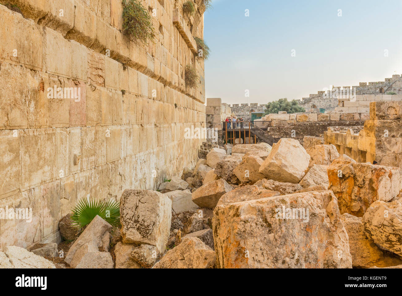 israel-the-holy-land-jerusalem-old-city-azarat-yisrael-plaza-ophel