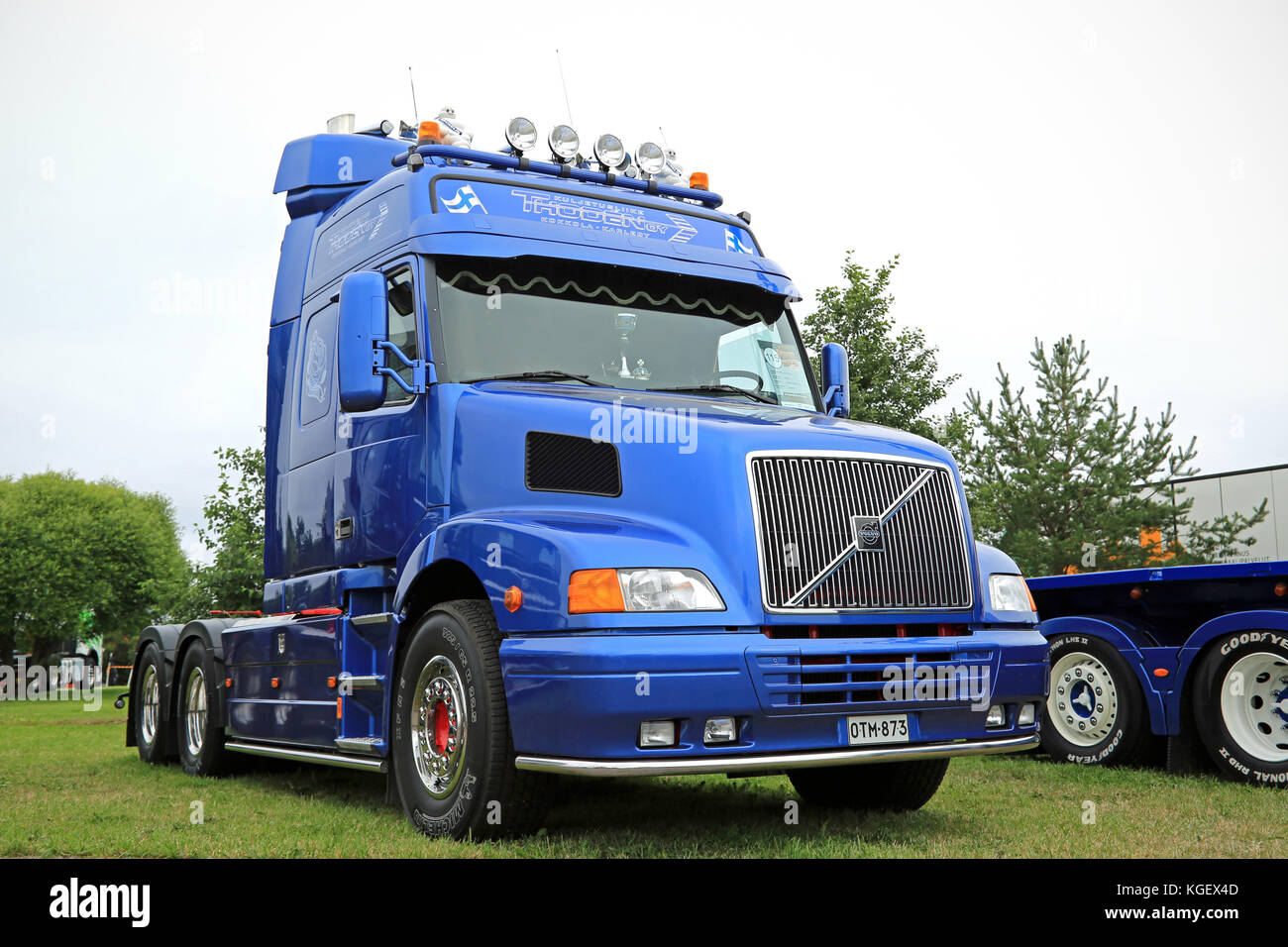 ALAHARMA, FINLAND - AUGUST 7, 2015: Blue Volvo NH12 truck tractor year 2002  in Power Truck Show 2015 Stock Photo - Alamy