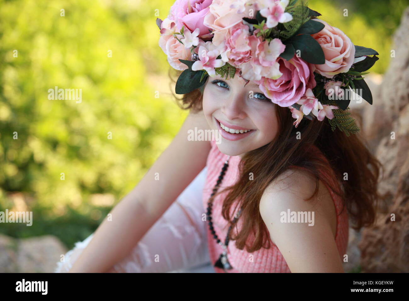 Maternity Shoot Trend: Floral Crowns