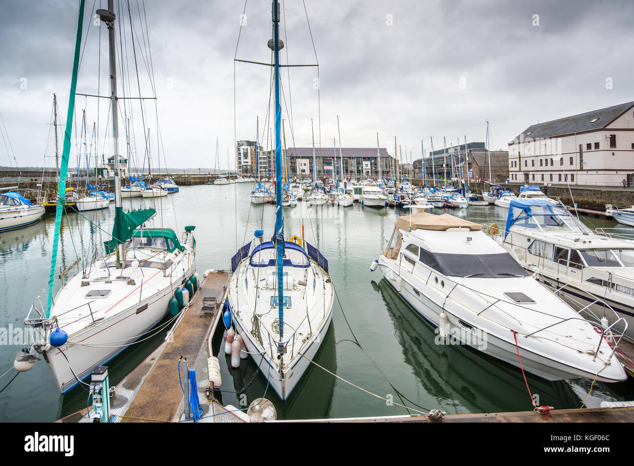 Luxury motor cruise cruiser marina boats yacht sail sailing mas hires