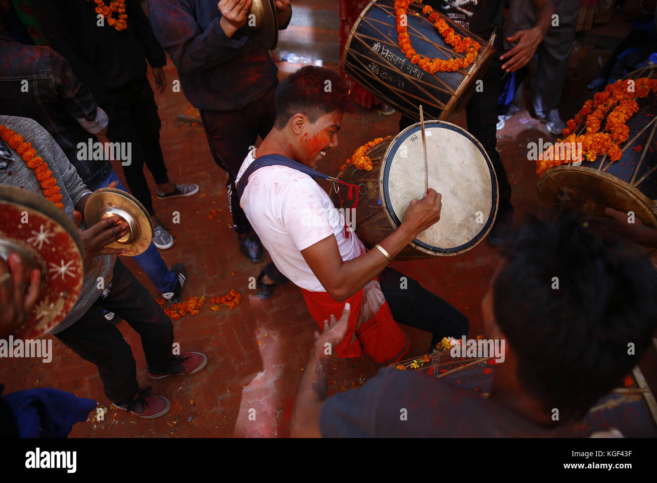 Kathmandu, Nepal. 7th Nov, 2017. A Nepalese reveler plays instruments during Sindoor festival in