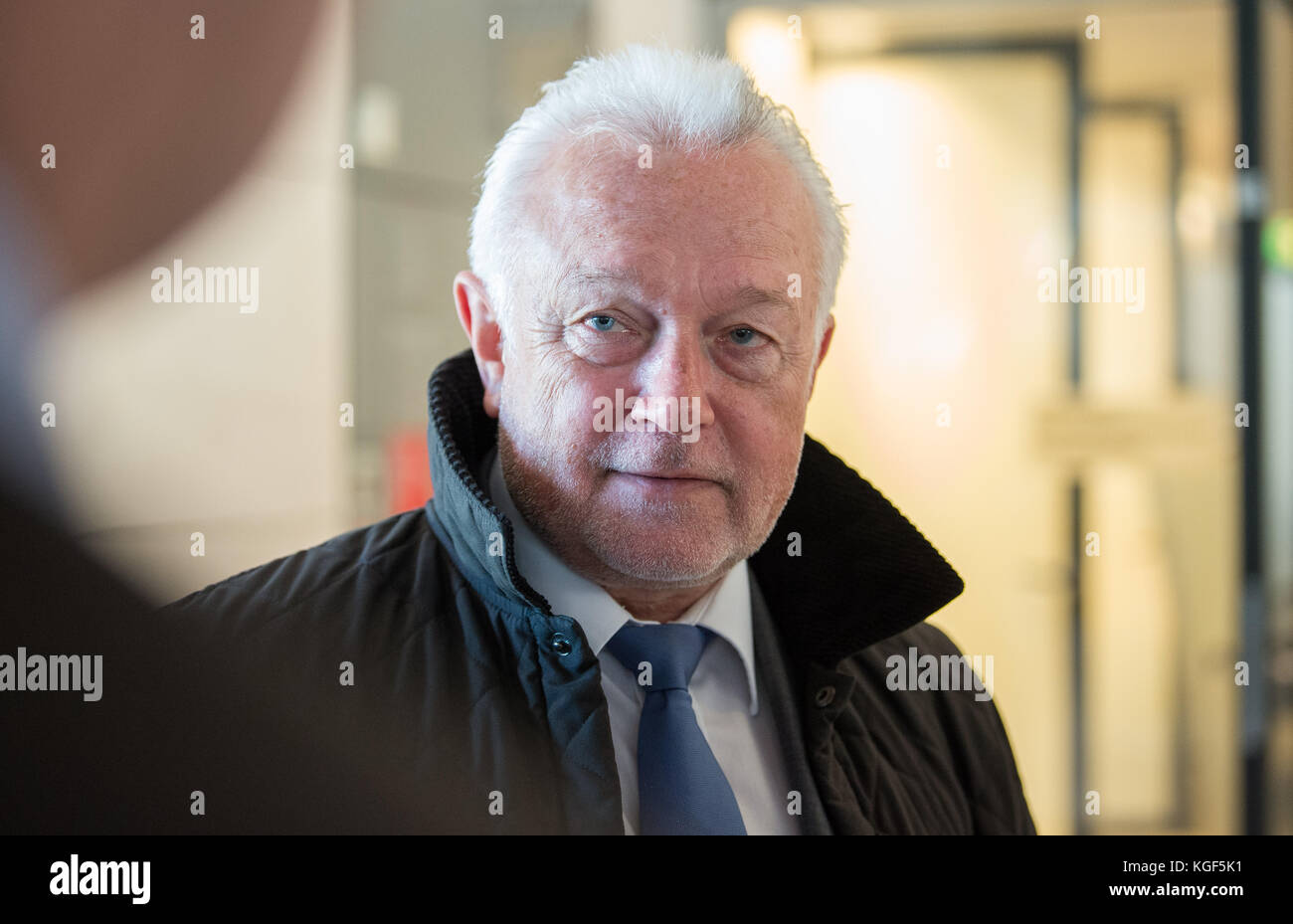 Berlin, Germany. 07th Nov, 2017. FDP politician Wolfgang Kubicki arriving to the Bundestag (Federal Legislature) for ongoing exploratory talks by the CDU, CSU, FDP and Alliance 90/The Greens in Berlin, Germany, 07 November 2017. Credit: Silas Stein/dpa/Alamy Live News Stock Photo