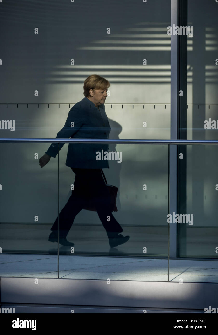 Berlin, Germany. 07th Nov, 2017. German Chancellor Angela Merkel on her way to ongoing exploratory talks by the CDU, CSU, FDP and Alliance 90/The Greens at the Bundestag (Federal Legislature) in Berlin, Germany, 07 November 2017. Credit: Michael Kappeler/dpa/Alamy Live News Stock Photo