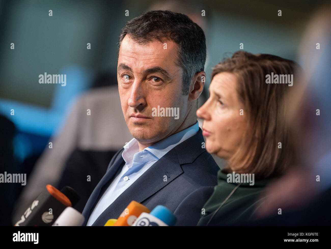 Berlin, Germany. 07th Nov, 2017. Cem Ozdemir, federal chairman of Allinace 90/The Greens and Katrin Goring-Eckardt, head of the Greens's parliamentary fraction, speaking to the press during a further round of the ongoing exploratory talks by the CDU, CSU, FDP and Alliance 90/The Greens in the Bundestag (Federal Parliament) in Berlin, Germany, 07 November 2017. Credit: Silas Stein/dpa/Alamy Live News Stock Photo