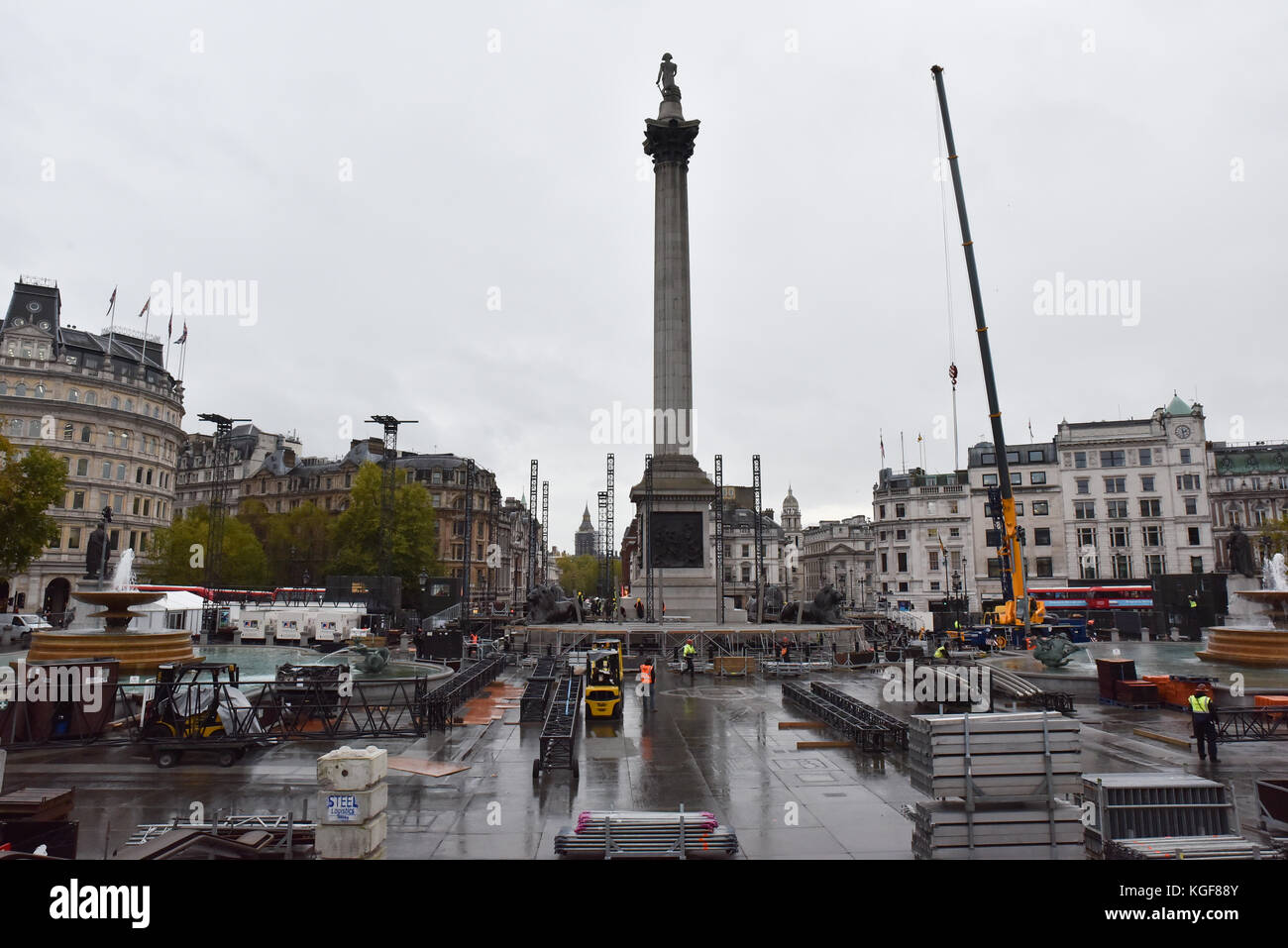 Trafalgar Square, London, UK. 7th Nov, 2017. Scaffolding in Trafalgar Square for a U2 concert Credit: Matthew Chattle/Alamy Live News Stock Photo