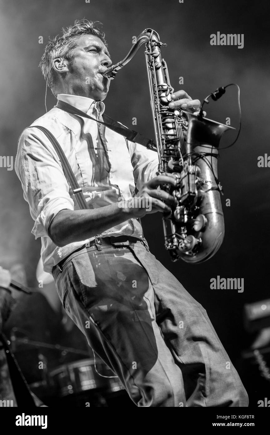Birmingham, UK. 6th November, 2017. Rob Hughes plays saxophone  with ABC at Birmingham’s Symphony Hall as part of their 'XYZ Tour' Credit: Ken Harrison/Alamy Live News Stock Photo