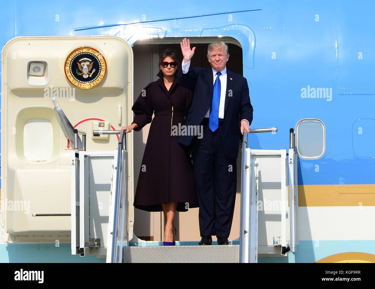 Osan, South Korea. 07th Nov, 2017. U.S President Donald Trump waves as he and First Lady Melania Trump step off Air Force One after landing at Osan Air Base November 7, 2017 in Osan, South Korea. Trump landed in South Korea on the second stop of a 13-day swing through Asia. Credit: Planetpix/Alamy Live News Stock Photo