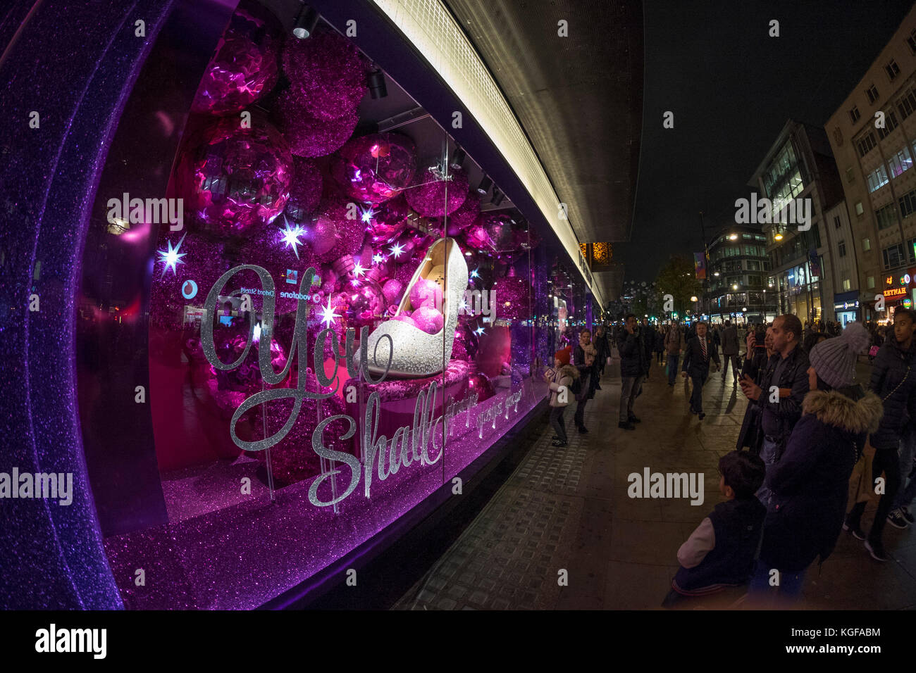 Oxford Street, London, UK. 7 November, 2017. Thousands turn up on Oxford Street, the UKs premier shopping street, to watch the annual Christmas lights switch-on at 18.15pm. The street is closed to through traffic from Oxford Circus through to Selfridges with traffic limited to crossing north to south. Photo: Cinderellas slipper in Debenhams window. Credit: Malcolm Park/Alamy Live News. Stock Photo