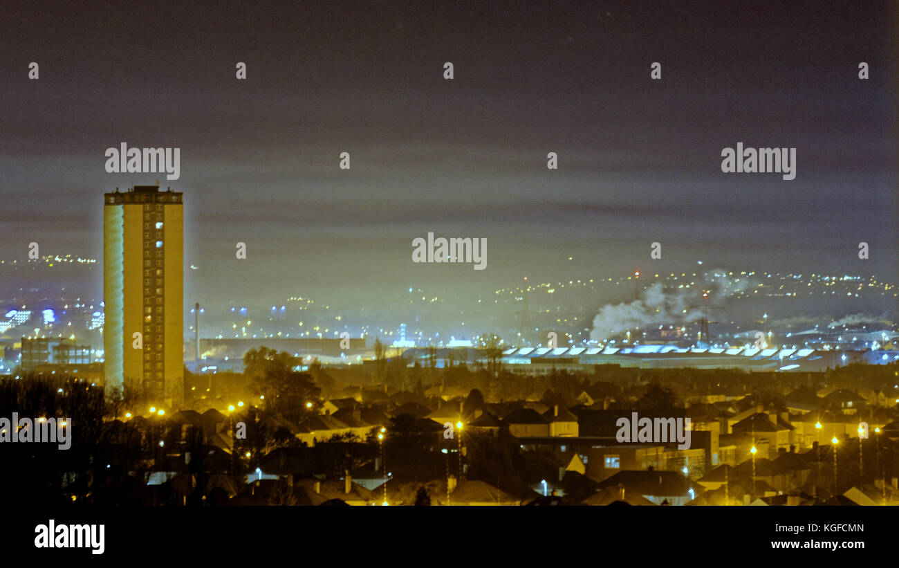 Glasgow, Scotland, UK  8th Nov, 2017. UK Weather Clear skies over the city and low temperatures cause a mist to form over the river clyde that floats out over the  scotstoun tower blocks in the city. Credit Gerard Ferry/Alamy news Stock Photo
