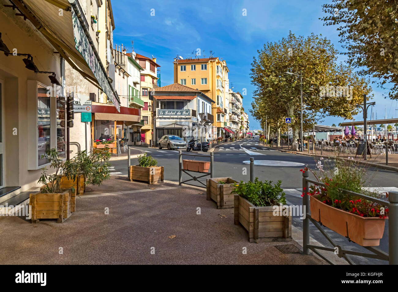 Golfe-Juan, France - November 03, 2017: day view of Quai Tabarly with  tourists in cafe in low season on the Golfe-Juan quay, Cote d'Azur,  Provence, Fr Stock Photo - Alamy