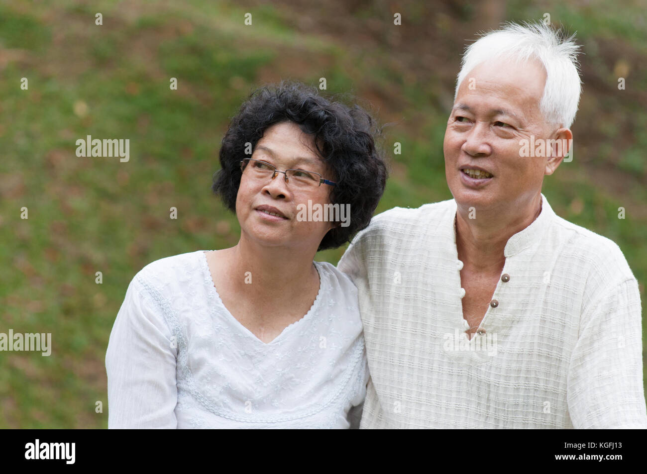 Seniors citizen asian couple in a park hi-res stock photography and ...