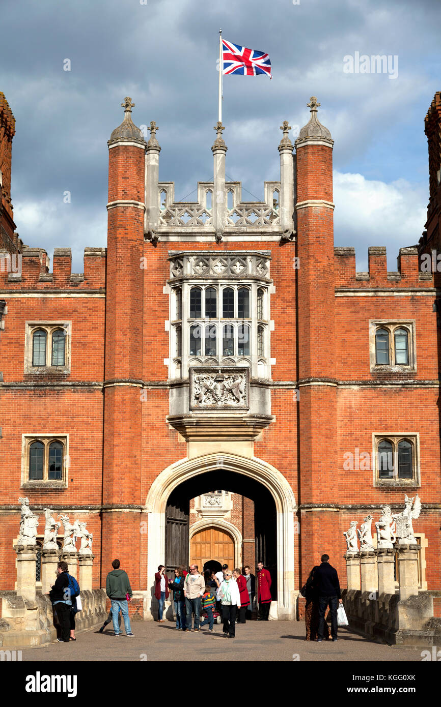 UK, England, London, Surrey, Hampton Court Palace, Great Gate House