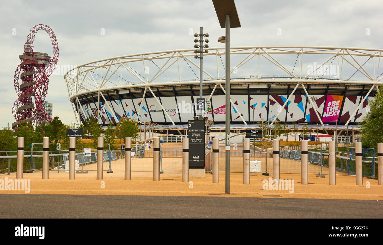 London 2012 Olympic Stadium now the home of West Ham United football club and Arcelor Mittal Orbit, Queen Elizabeth Olympic Park, Stratford, London Stock Photo
