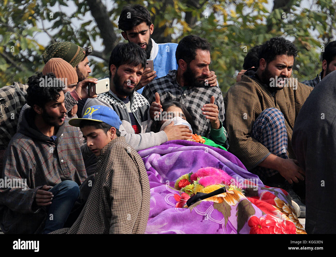 Pulwama, India. 07th Nov, 2017. (EDITORS NOTE: Image depicts death) Kashmiri villagers gather near the dead body of Waseem Ahmad a local militant during his funeral in Drabgam, Pulwama some 45 kilometers from Srinagar the summer capital of Indian controlled Kashmir on November 07, 2017.Three militants and an Indian army soldier were killed in a gun-battle between militants and government forces in Aglar Kandi area of south Kashmir's Pulwama, Police reports. Credit: Faisal Khan/Pacific Press/Alamy Live News Stock Photo