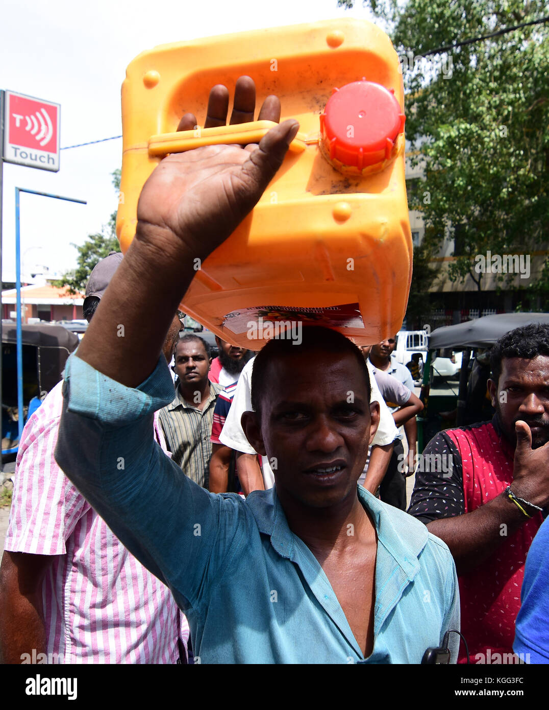 Fuel queues sri lanka hi-res stock photography and images - Alamy
