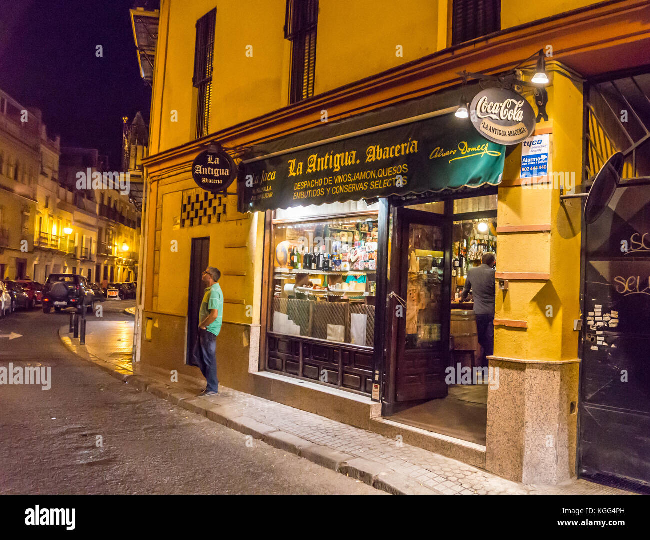La Antigua Abaceria tapas bar, Calle Pureza, Triana, Seville, Andalucia, Spain Stock Photo
