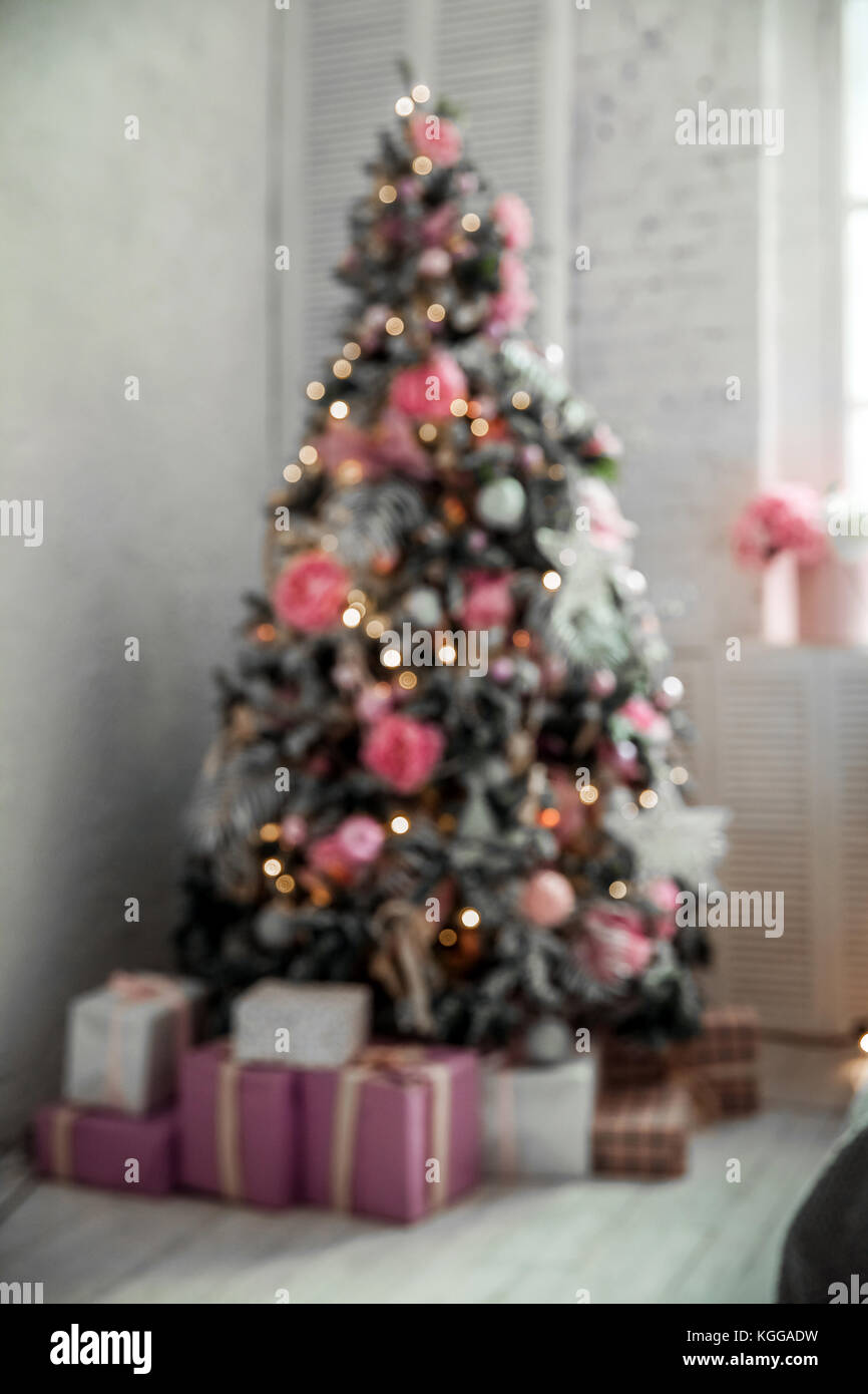 Christmas lights background with bokeh effect, defocused new year year ...