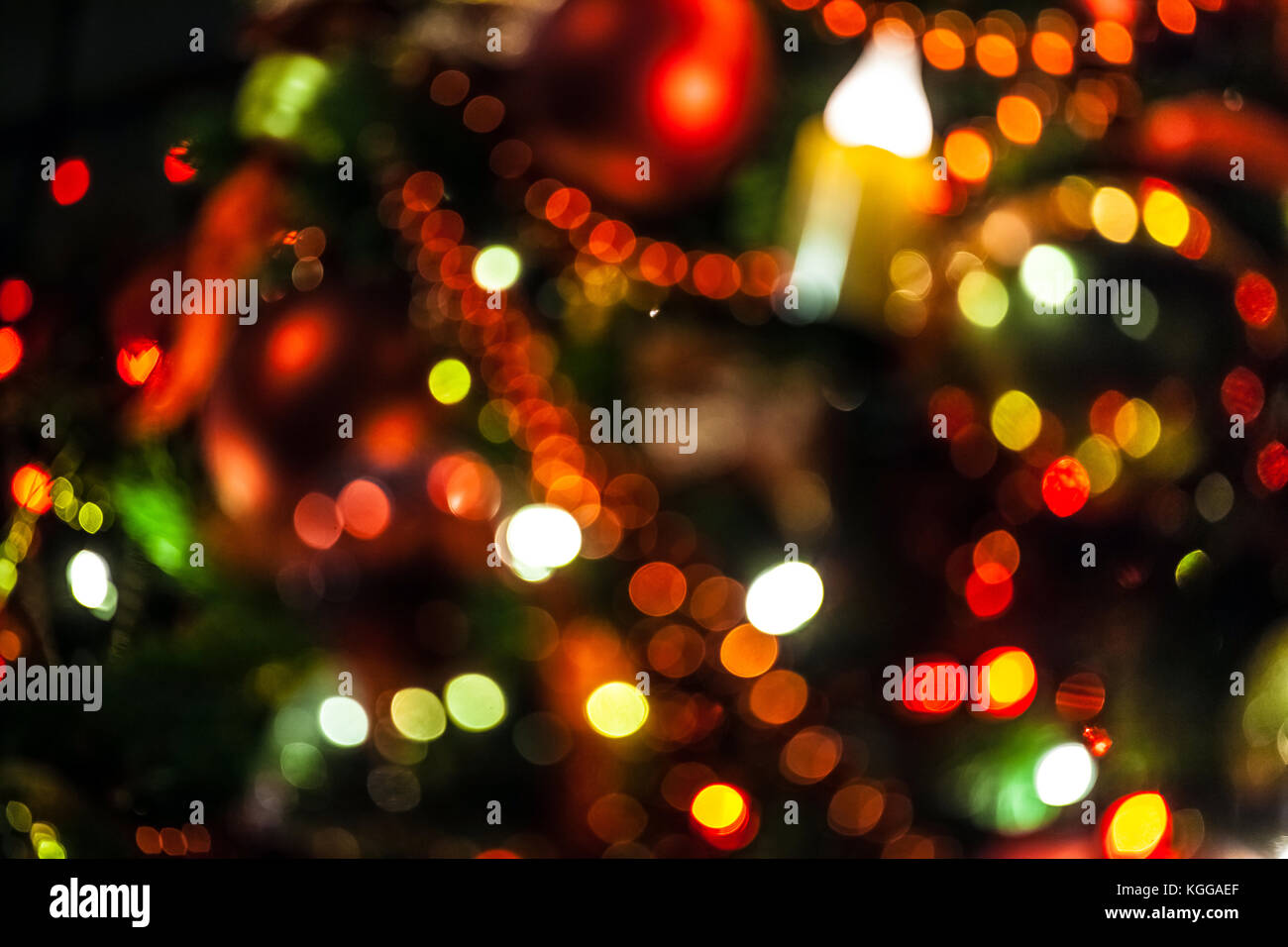 Christmas lights background with bokeh effect, defocused new year ...