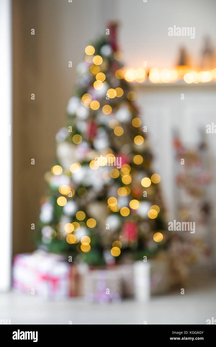 Christmas lights background with bokeh effect, defocused new year year ...