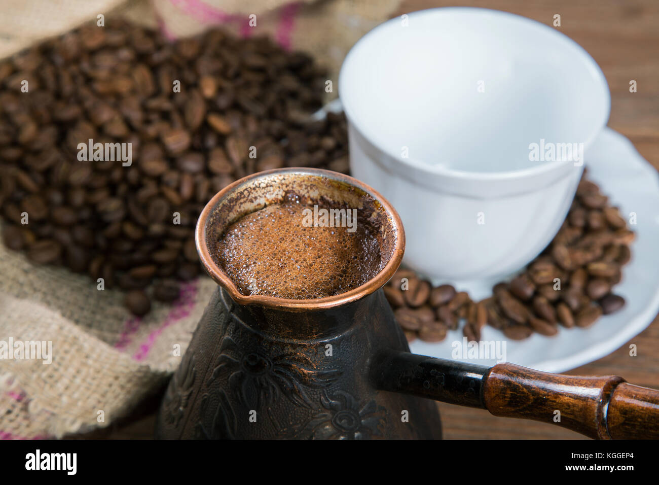 https://c8.alamy.com/comp/KGGEP4/turka-with-coffee-on-the-table-next-to-coffee-beans-KGGEP4.jpg