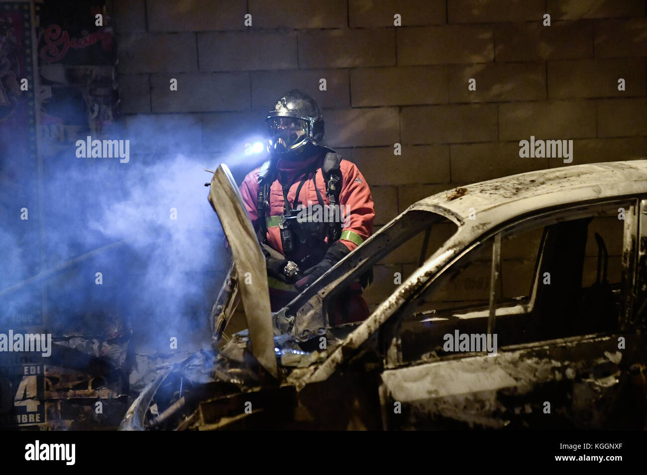 Julien Mattia / Le Pictorium -  Car on fire -  08/11/2017  -  France / ? haut de seine ? / Malakoff  -  Paris firefighters extinguish a burnt car in Malakoff. Of unknown origin the engine fire threatens an abandoned building, forcing the Paris fire to intervene in the building after extinguishing the fire. Stock Photo