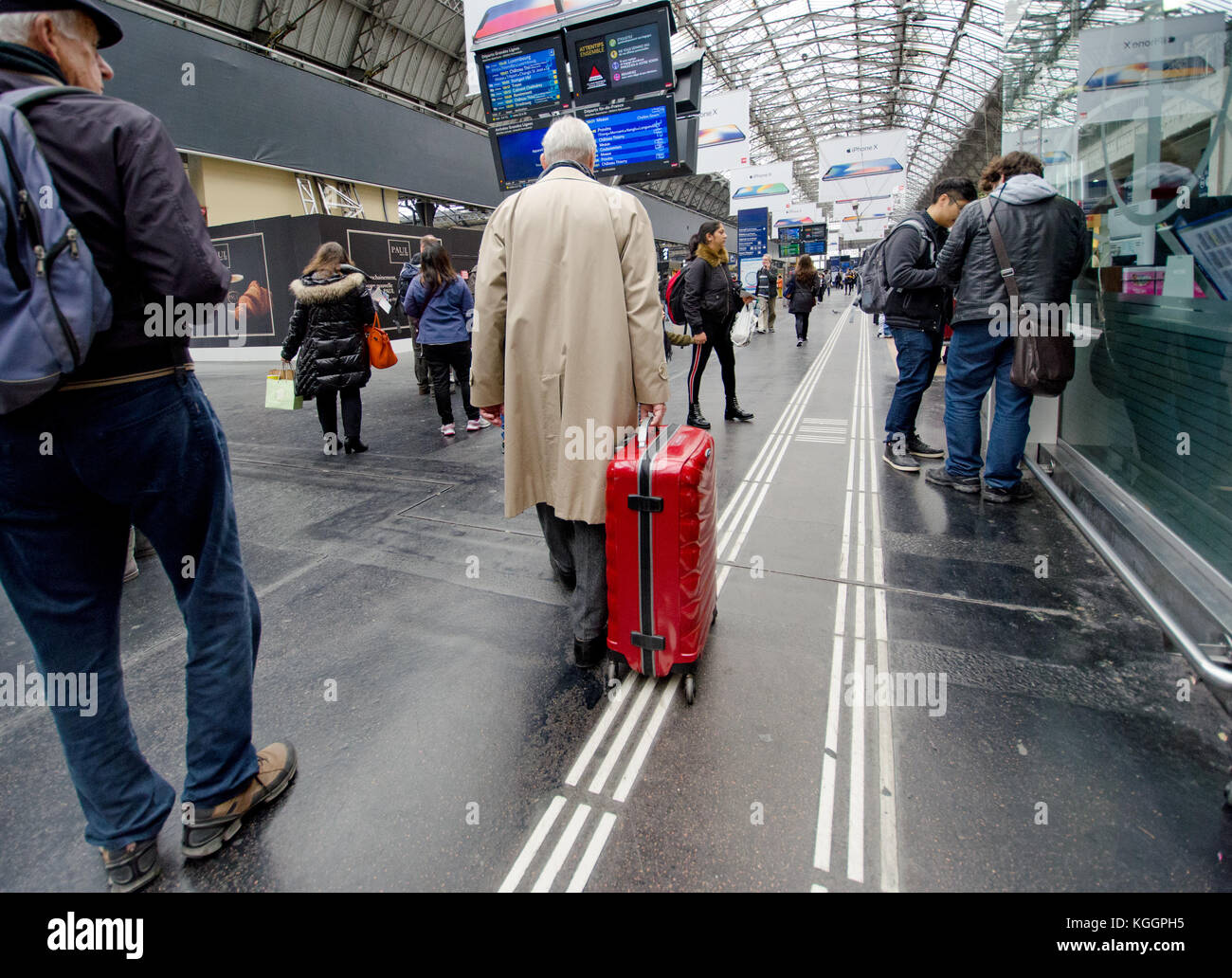 Paris, France. Man with a wheeled suitcase in Gare de L'Est Stock Photo