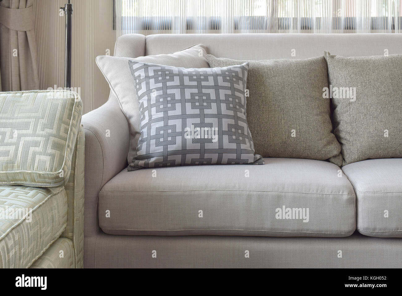 throw pillows beige couch