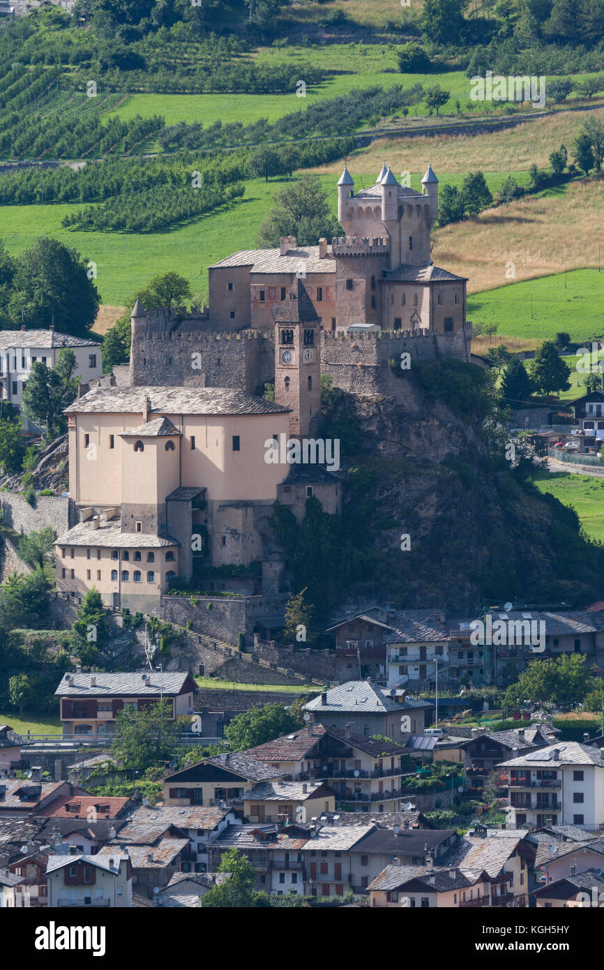 Saint-Pierre, Aosta Valley, Italy.  Saint-Pierre castle with the parish church of Saint-Pierre below it. Stock Photo
