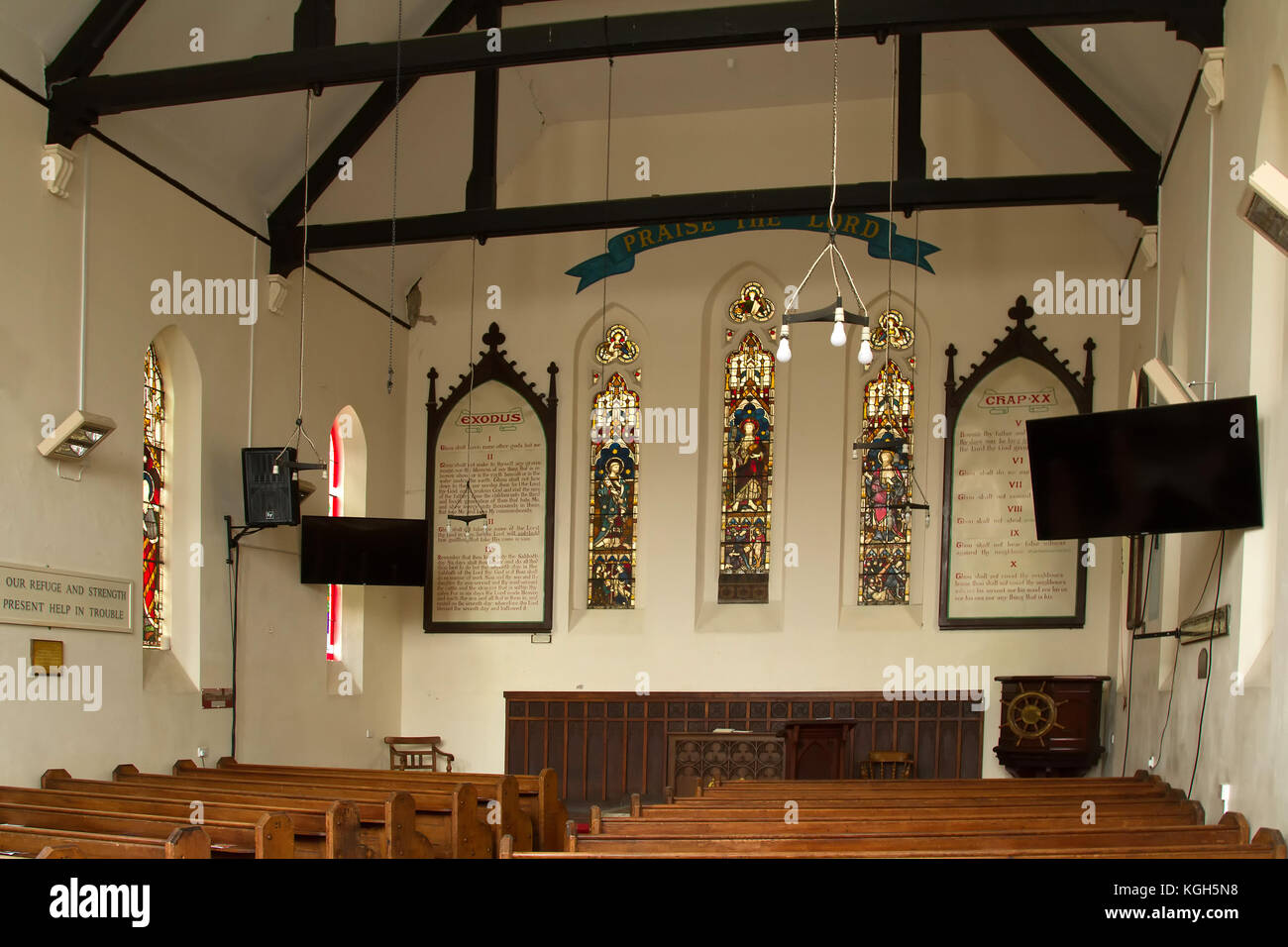 Mariners Church in historic Gloucester Docks Stock Photo Alamy