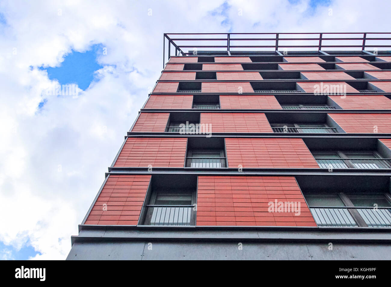 Red window building pattern. Grid pattern on a building in Glasgow. Red ...
