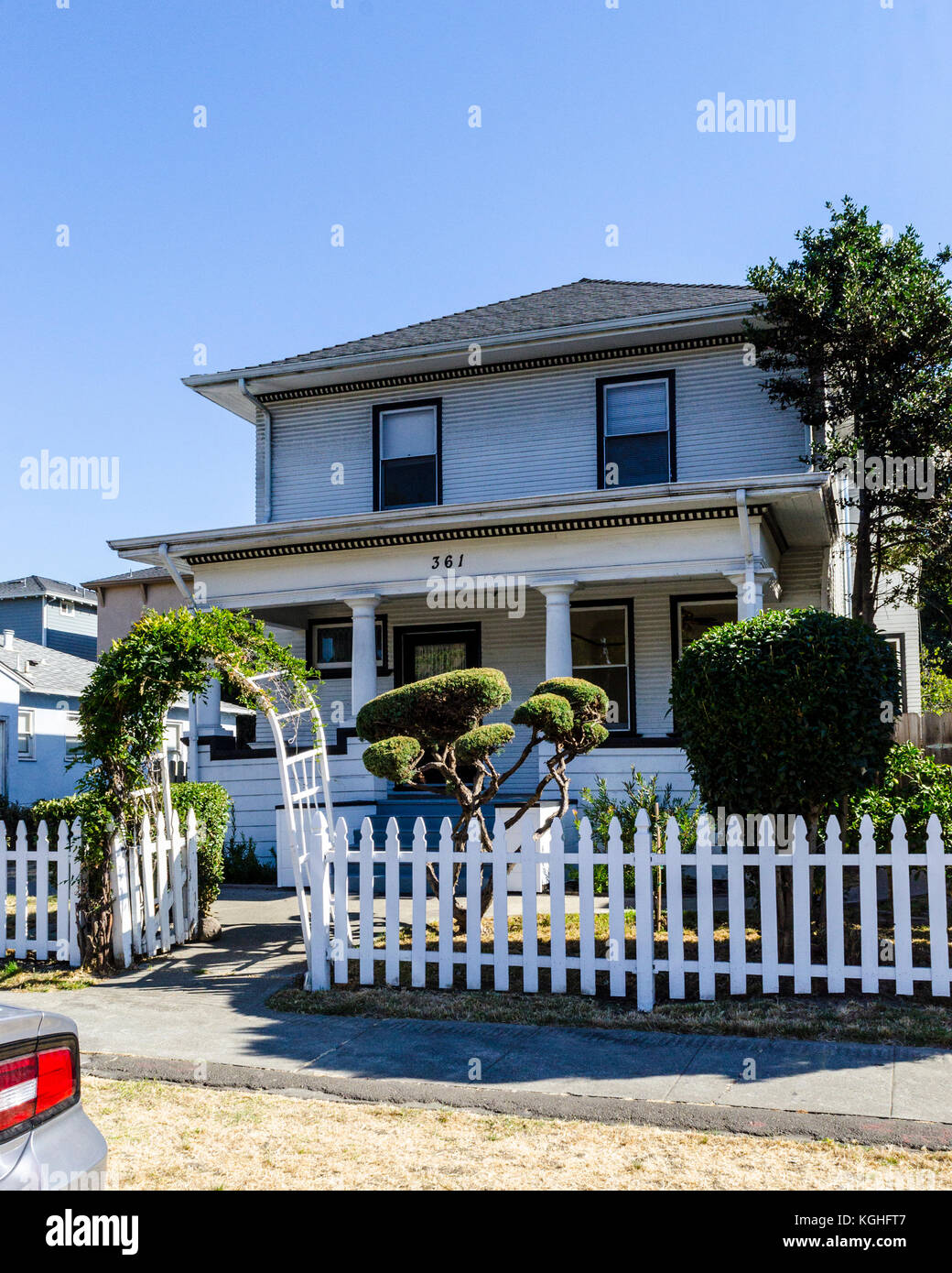 An Architecturally Interesting House With Dentil Molding Accents On The Outside Stock Photo Alamy
