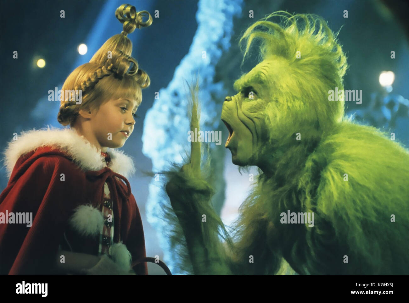 HOW THE GRINCH STOLE CHRISTMAS 2000 Universal Pictures film with Jim Carrey at right and Taylor Momsen Stock Photo