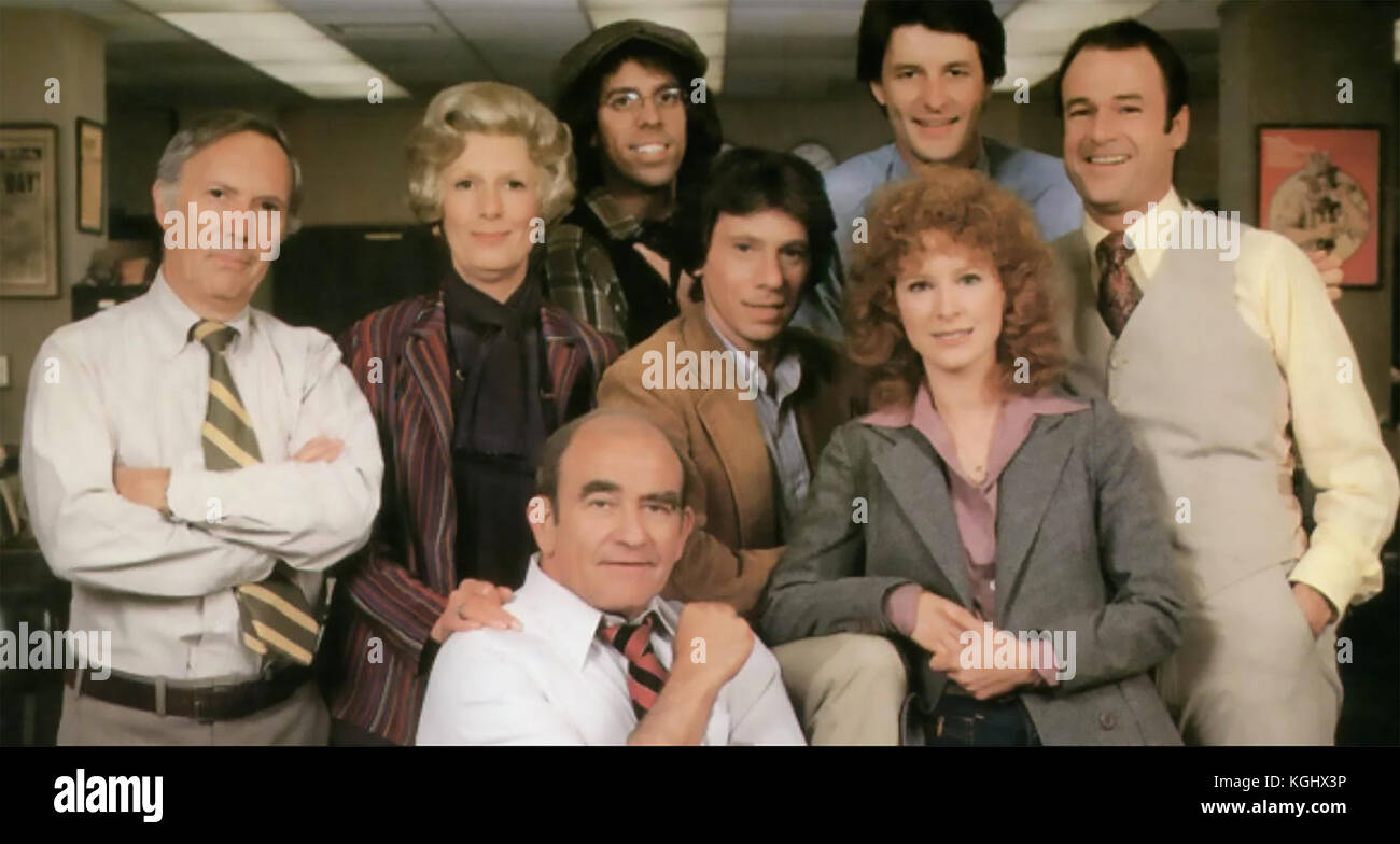 LOU GRANT CBS TV series 1977-1982 with Ed Asner seate. Others from left: Mason Adams, Nancy Marchand, Daryl Anderson, Robert Walden, Linda Kelsey, Allen Williams (top) Art Donovan ( in waistcoat) Stock Photo