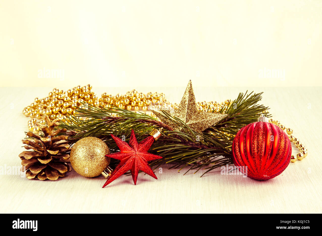 Christmas dinner table decoration with pine branches and golden cones.  Christmas centerpiece with golden decor. Christmas party Stock Photo - Alamy