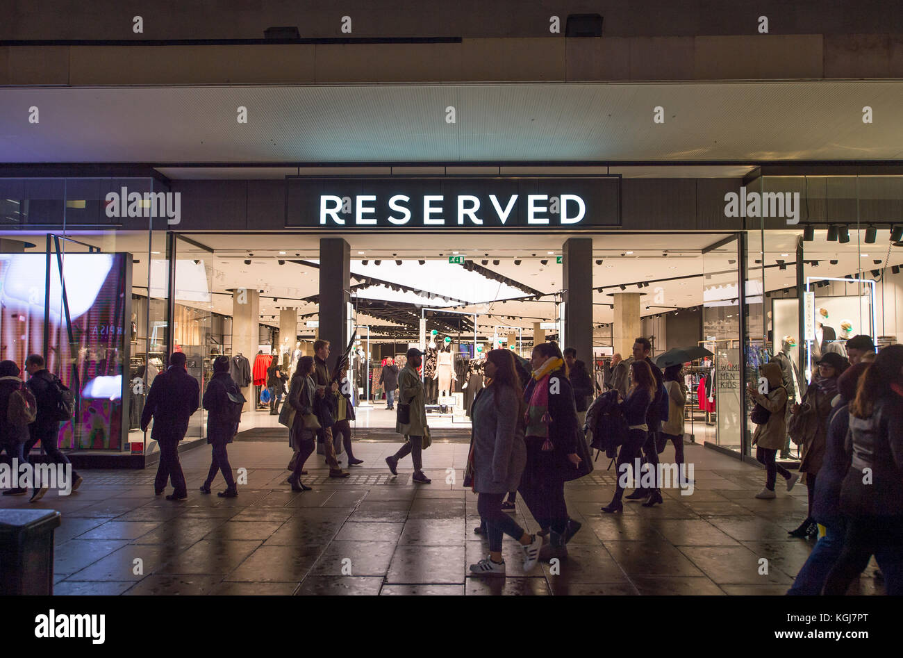 The West End, London, UK. 7th Nov, 2017. Shops in London's West End gear up for the Christmas season on the night Oxford Street lights are switched on. Reserved store in Oxford Street, first UK store of the Polish fashion chain. Credit: Malcolm Park/Alamy Live News. Stock Photo