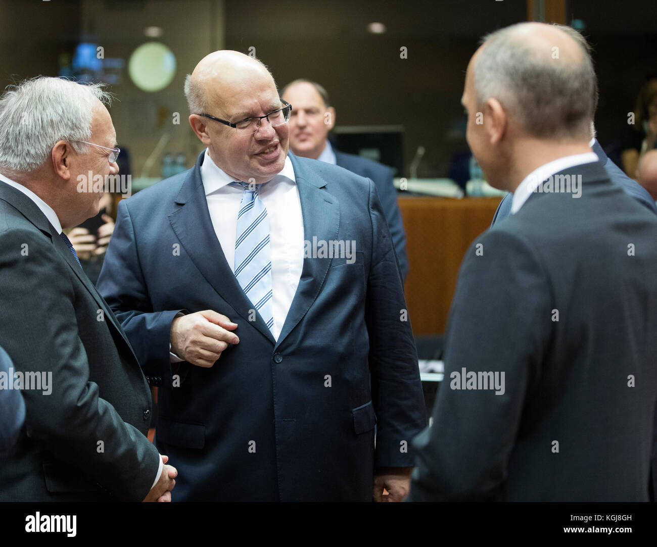 Brussels, Belgium, November 7, 2017: Swiss federal councillor Johann Schneider-Ammann (L) is talking with the German Chief of Staff and acting finance minister Peter Altmaier (R) during the European Finance Ministers meeting.- NO WIRE SERVICE - Photo: Thierry Monasse/dpa - NO WIRE SERVICE - Photo: Thierry Monasse/dpa Stock Photo