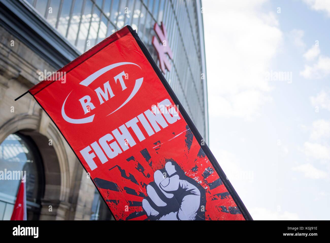 Liverpool, UK. 8th Nov, 2017. RMT Union Strike action causes travel ...