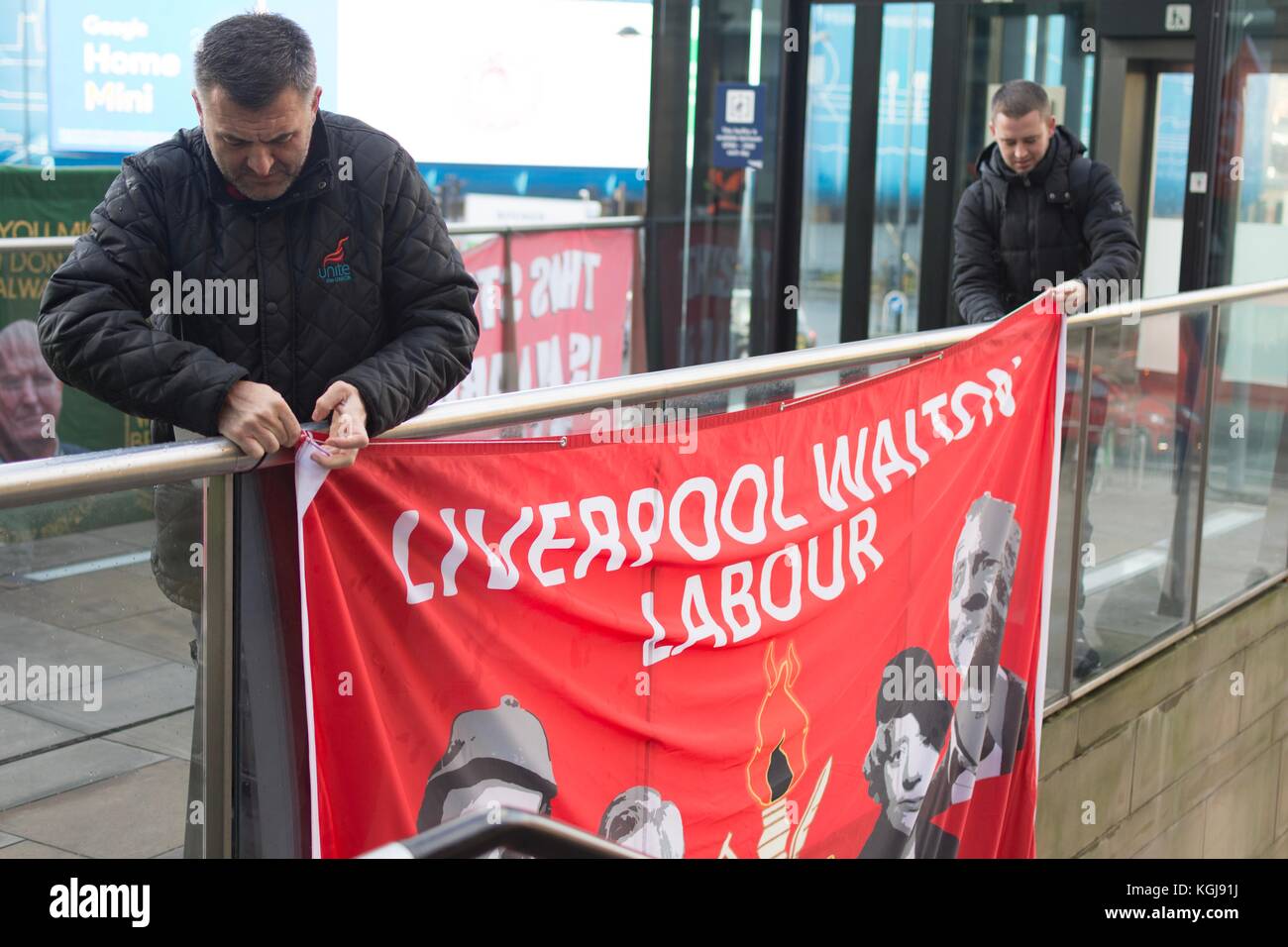 Liverpool, UK. 8th Nov, 2017. RMT Union Strike action causes travel ...